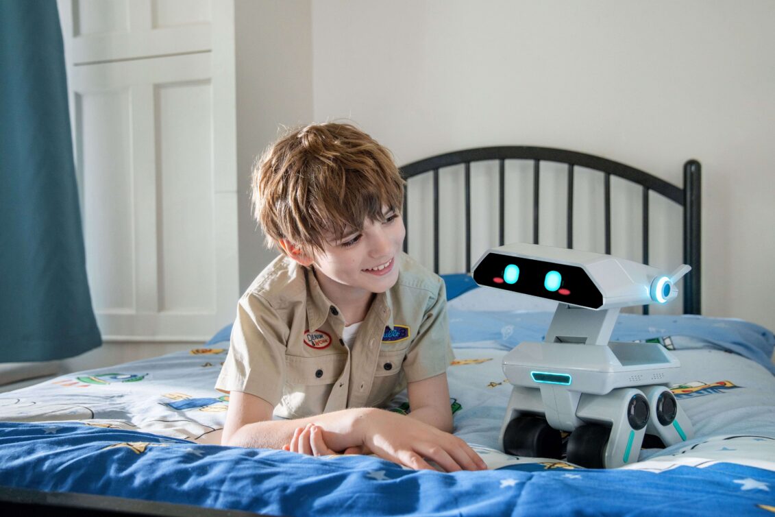 Yonbo smart home robot displaying emotional expressions during interaction.